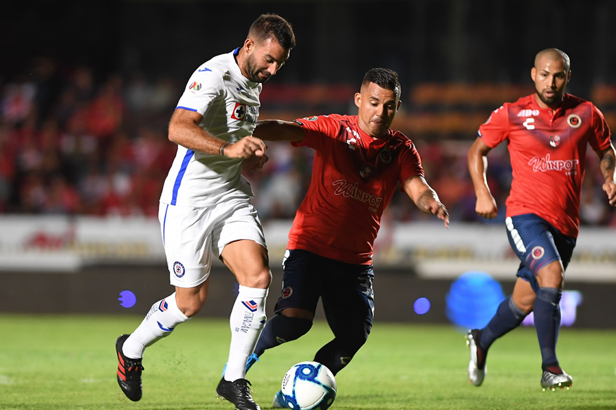 Cauteruccio fue una sombra. (Fotos: Imago 7 y Mexsport)