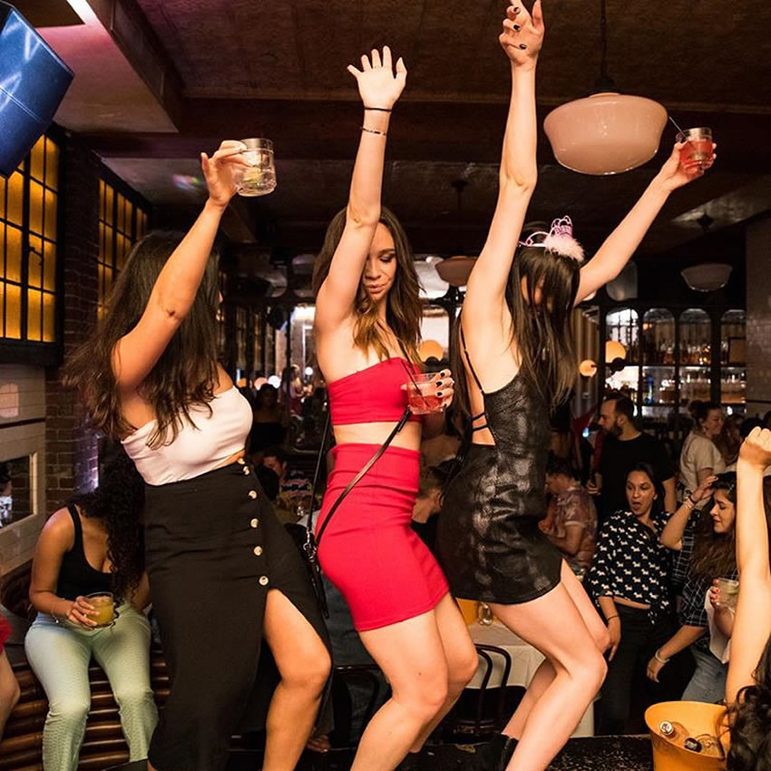 Ellas son las chicas que acuden al LAVO Restaurant & Nightclub NY. Foto: @lavony
