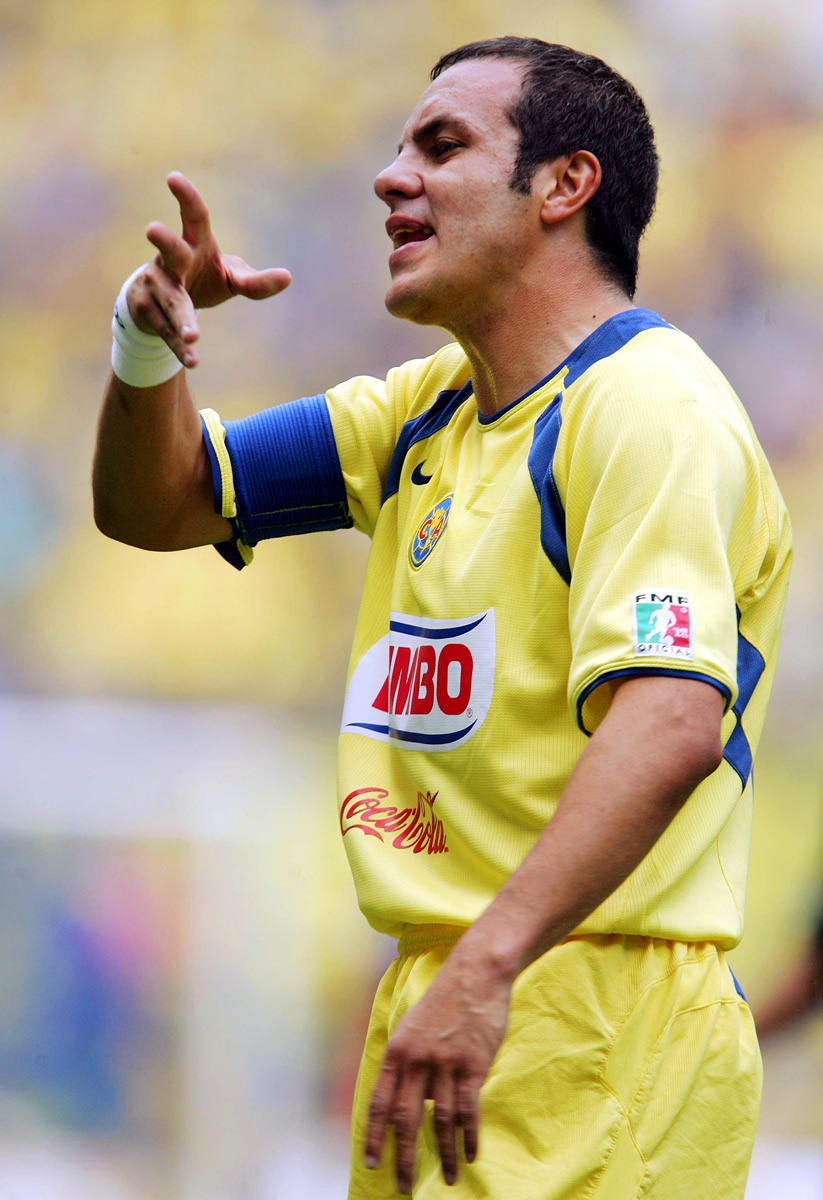 Cuauhtémoc Blanco: Debutó con las Águilas en 1992, voló a Europa con el Valladolid en 2000; en 2014 se retiró.