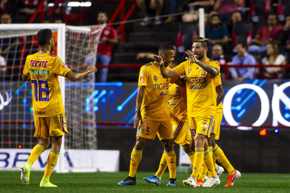 Gignac, Reyes y Zelarayán tras el gol (FOTO: Imago7)
