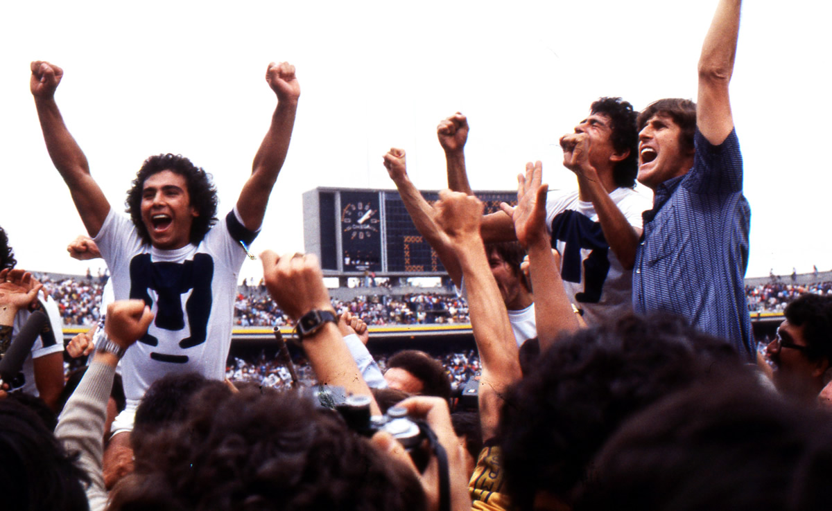 Hugo Sánchez: Dos veces campeón con Pumas, debutó en 1976; hizo 104 goles y fue figura del Real Madrid.