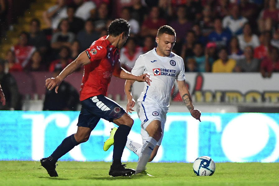 Jonathan Rodríguez apenas tocó el balón. (Fotos: Imago 7 y Mexsport)