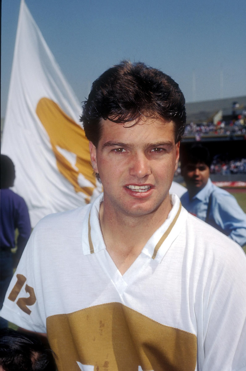 Luis García: Debutó en 1986 con Pumas e hizo 75 goles; de los 10 mejores goleadores; Fichó por Atlético de Madrid.