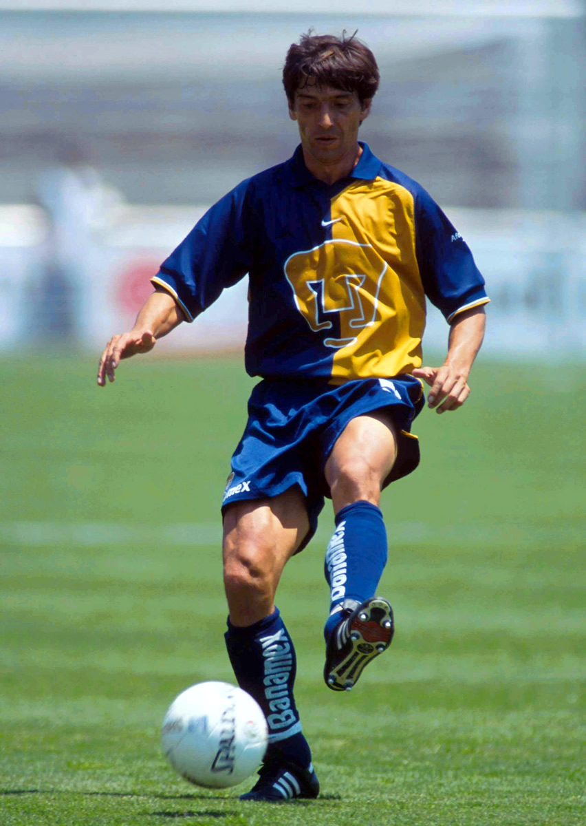 Miguel España: En 1983 debutó con la playera auriazul; obtuvo un título y en 2004 se retiró.