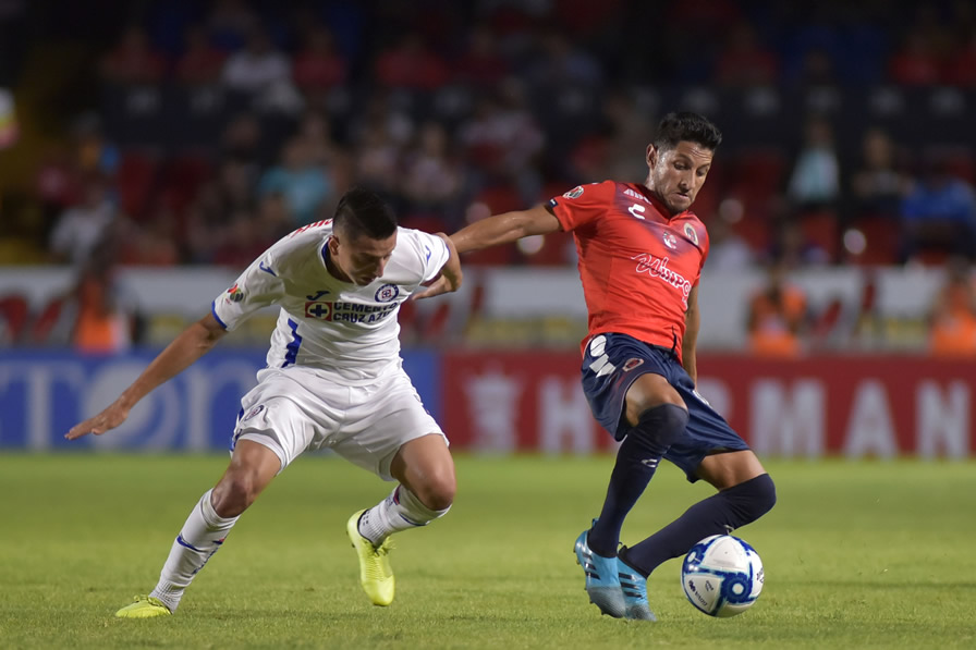 Mucha intensidad, pocas ideas. (Fotos: Imago 7 y Mexsport)