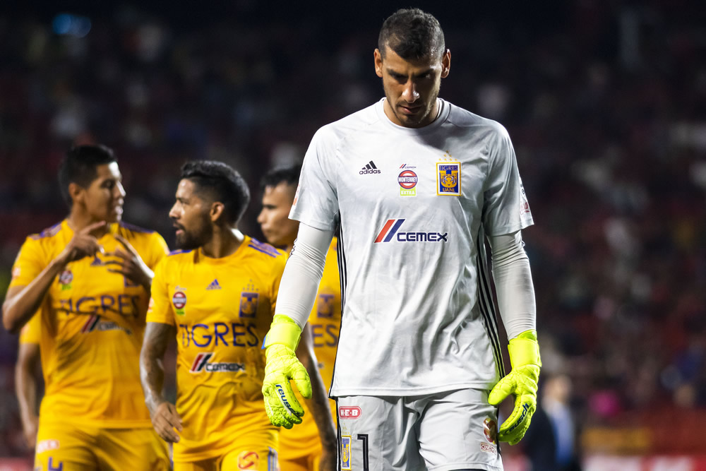 Nahuel cometió un grosero error al 92 (FOTO: Imago7)