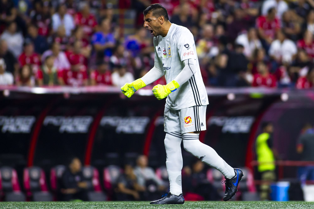 Nahuel metido de lleno en el juego (FOTO: Imago7)