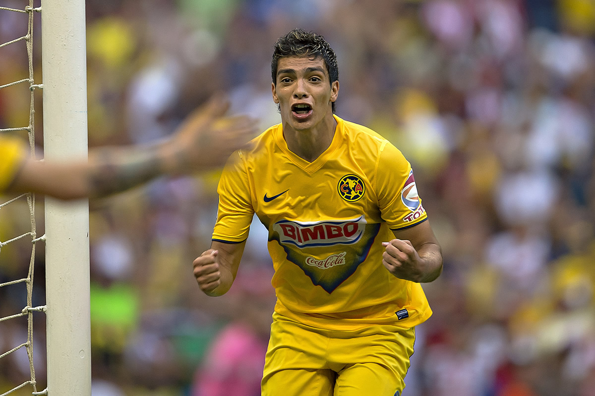 Raúl Jiménez: Debutó en 2011 y como Campéon en 2014 voló al Atlético de Madrid, jugó para Benfica y hoy es ídolo del Wolverhampton