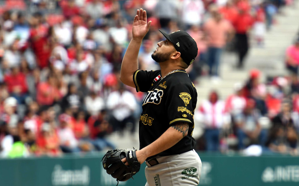 El abridor cubano Yoanner Negrín tuvo su segunda apertura de siete entradas en playoffs. (Foto: Enrique Gutiérrez)