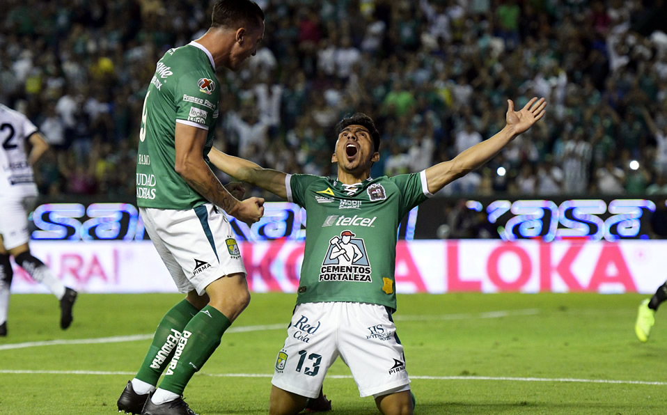 Mena celebra el gol del empate momentáneo. (Foto: Imago7)