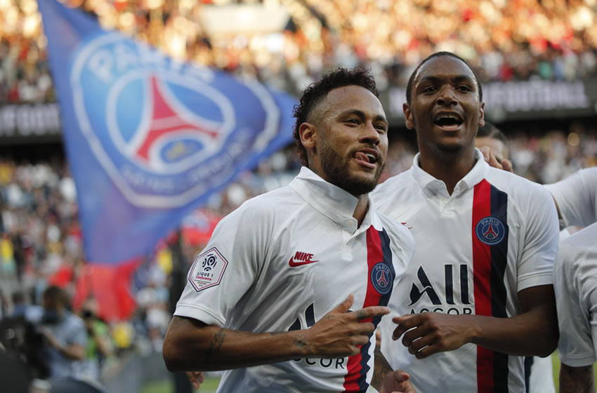 Neymar apagó el fuego con un auténtico golazo. Foto: AP