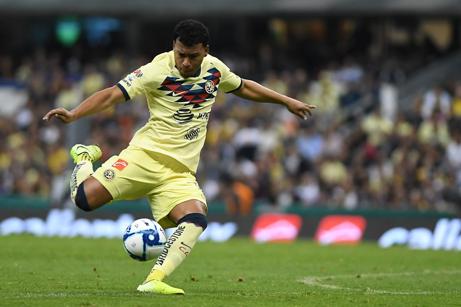 Roger Martínez fue de los que más inquietó a los felinos. (Foto: Mexsport)