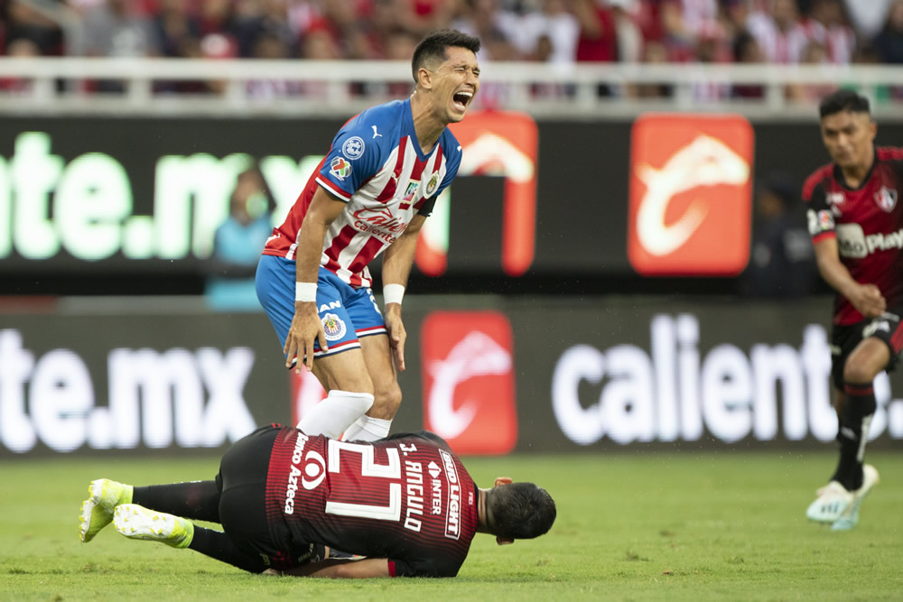 Se metió fuerte la pierna (FOTO: Mexsport)