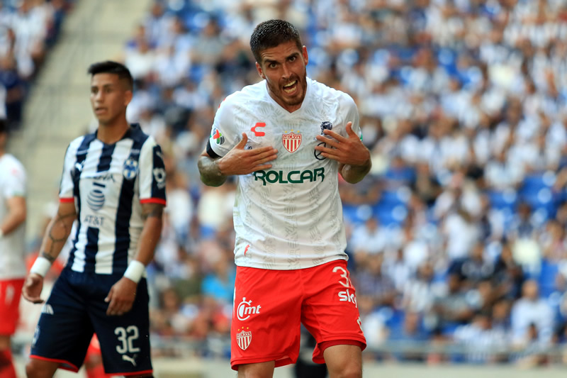 Ventura Alvarado se queja de una decisión arbitral.