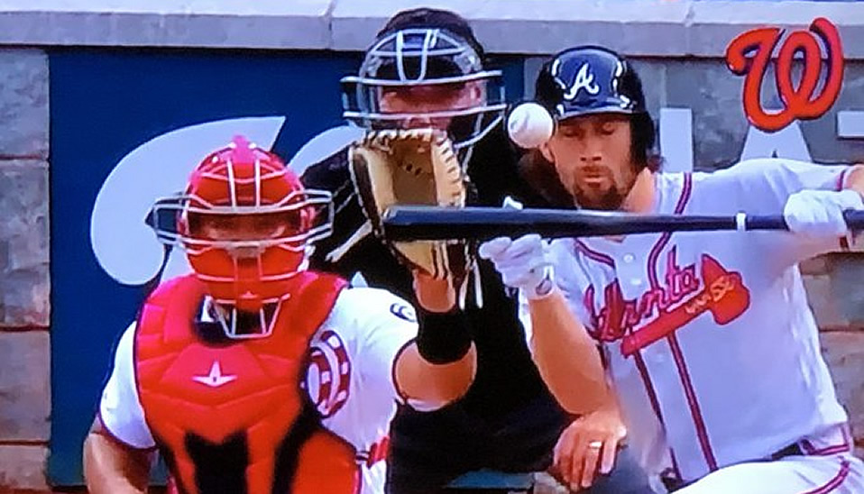VIDEO: Impactante golpe en la cara a Charlie Culberson