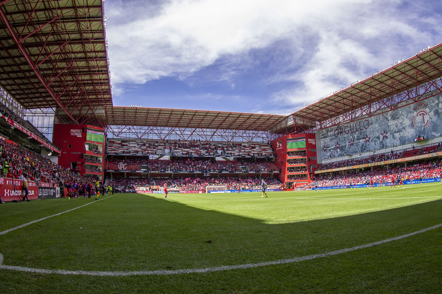 Poca afición se dio cita en el Nemesio Diez. (Fotos: Mexsport e Imago 7)