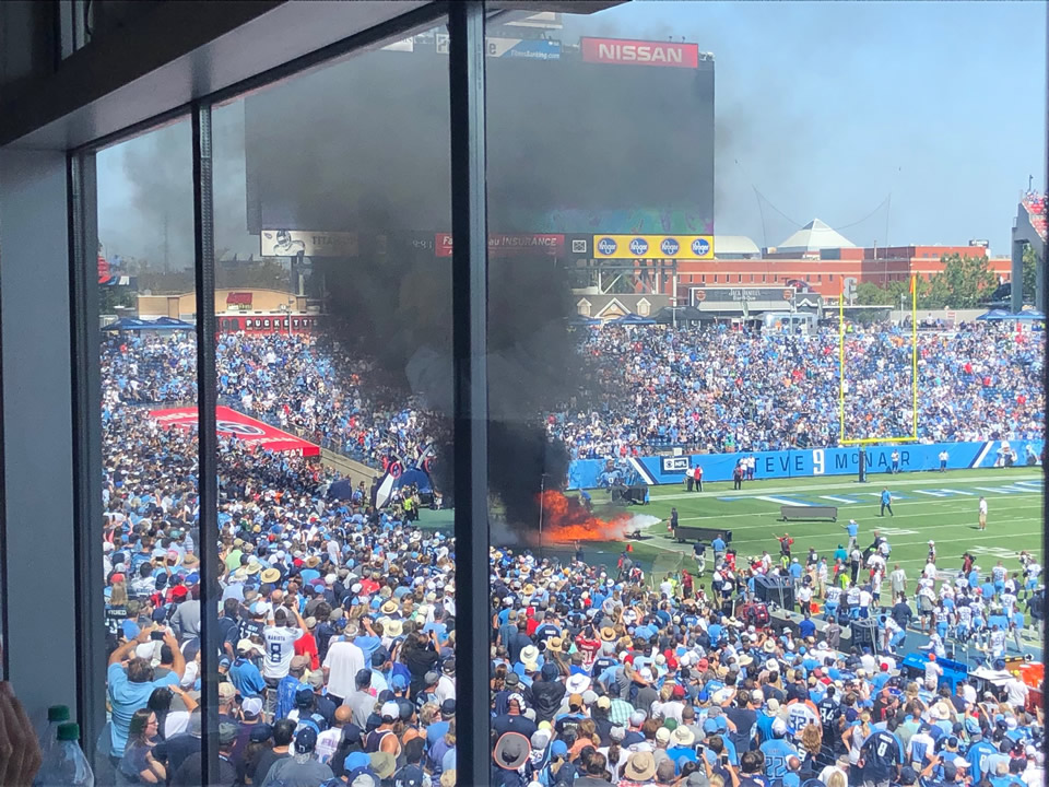 Así se vio el fuego desde los palcos (FOTO: Twitter)
