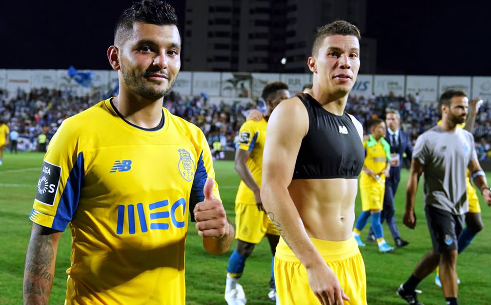 Tecatito Corona y Mateus Uribe fueron titulares con el Porto. (@FCPorto)