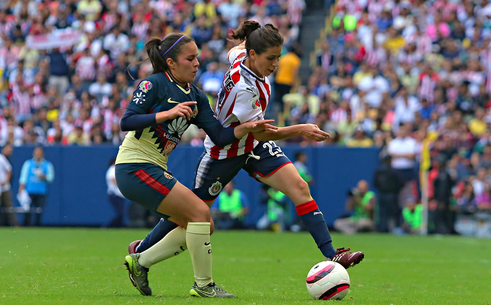 Chivas y América se enfrentaron hace dos años en Liguilla. (Foto: Imago7)