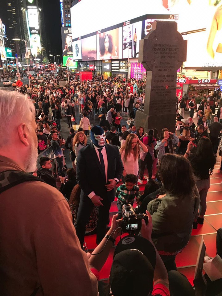 Previo los luchadores visitaron varios lugares en NY.