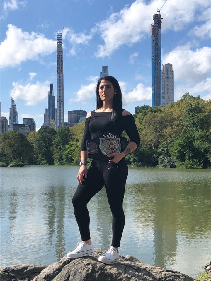Tessa Blanchard llegó como Campeona Reina de Reinas.