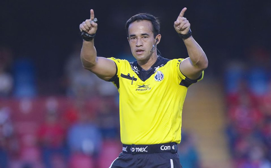 Rojas revisó el VAR en dos ocasiones para marcar un penal. (Foto: Imago 7)