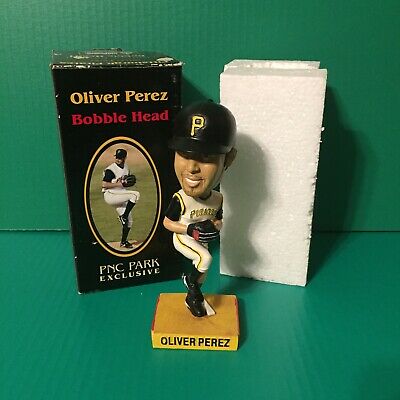 Al inicio de su carrera, Óliver Pérez lanzó con los Pirates de Pittsburgh, organización con la que estuvo cuatro temporadas.