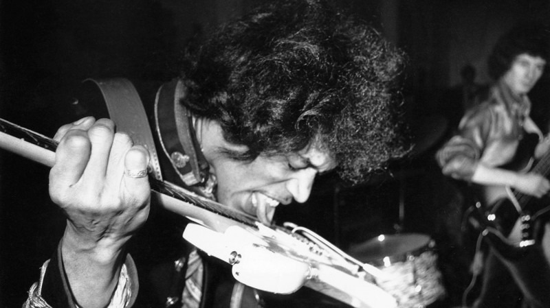 El maestro Hendrix se daba el lujo de tocar hasta con la lengua o los dientes.