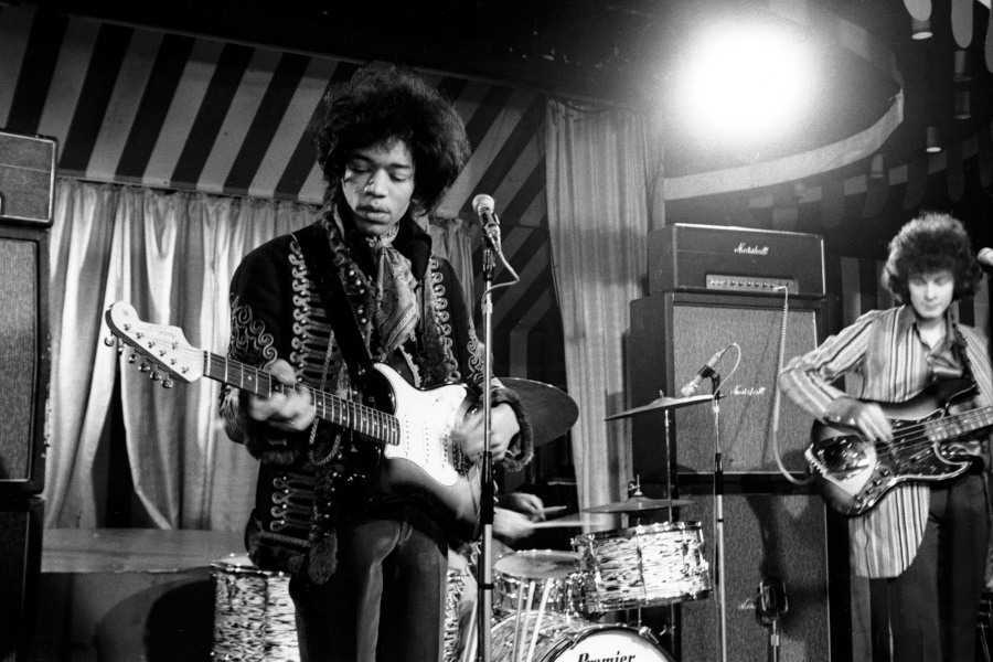 Tuvo varios nombres: Johny Allen Hendrix, James Marshall Hendrix, Jimmy Hendrix y Jimi Hendrix. Maurice James y Jimmy James fueron sus alias.