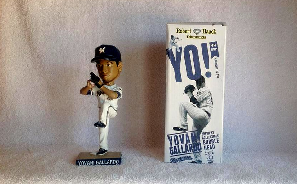 Yovani Gallardo, quien dedicó ocho temporadas a los Brewers de Milwaukee fue retratado en los coleccionables.