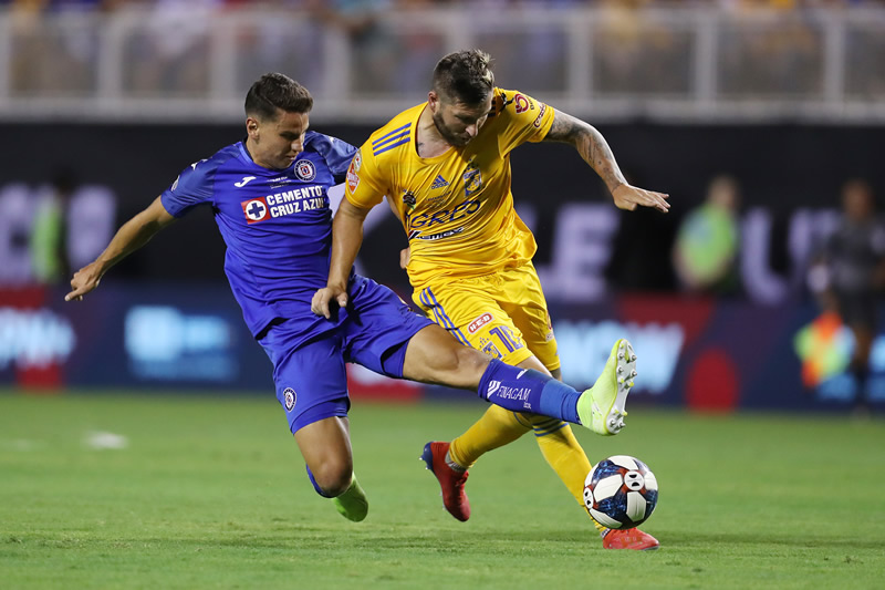 Igor Lichnovsky secó a Gignac. (Foto: Imago7)