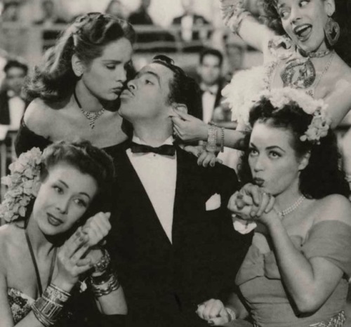 Tin Tan representaba al hombre galante y gracioso que seducía, pero que también se metía en los aprietos más absurdos.