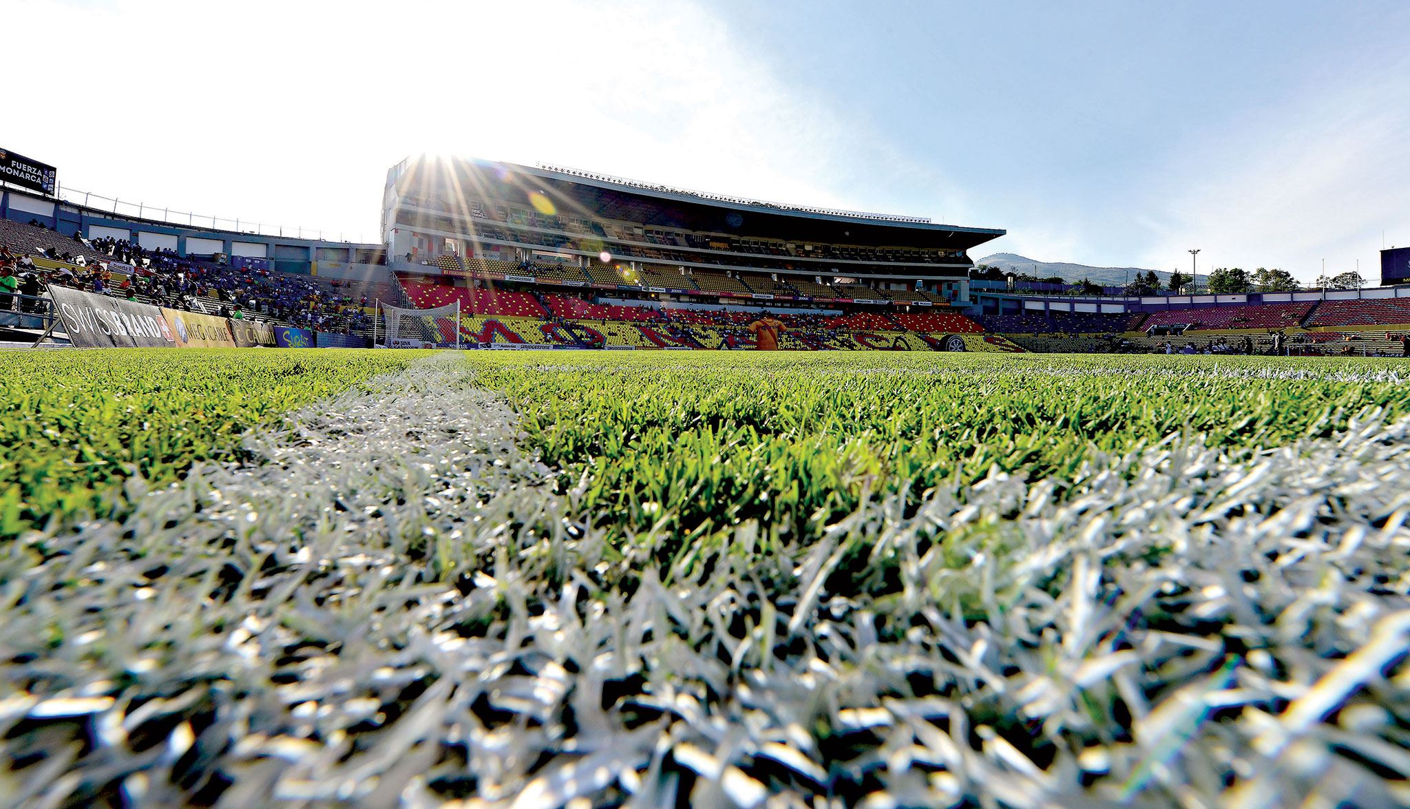 Estadio Morelos de alista para ver goles, grandes jugadas y emociones en el Monarcas vs Chivas. (Foto: Mexsport)