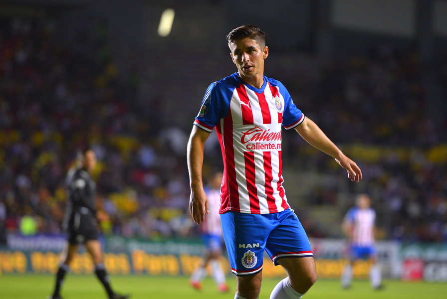 Isaac Brizuela fue de los peores del Rebaño. (Fotos: Mexsport e Imago 7)