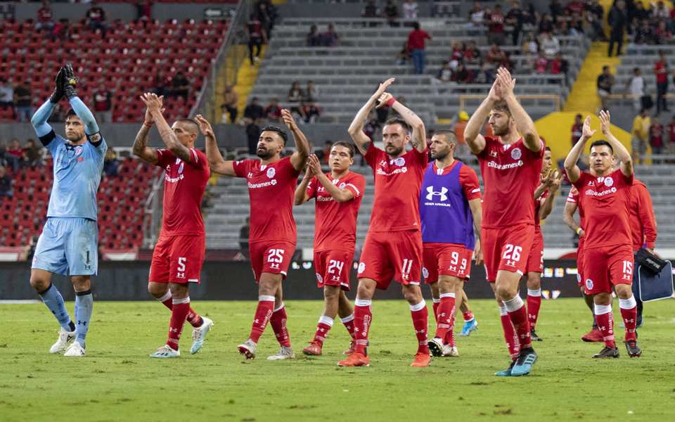 Los Diablos Rojos celebran la victoria (MEXSPORT)