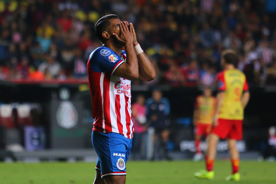 Miguel Ponce lamentó su mala fortuna. (Fotos: Mexsport e Imago 7)