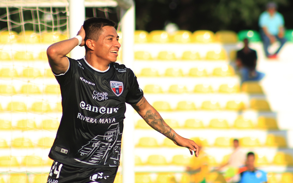 Omar Islas hizo el gol del triunfo (IMAGO7)