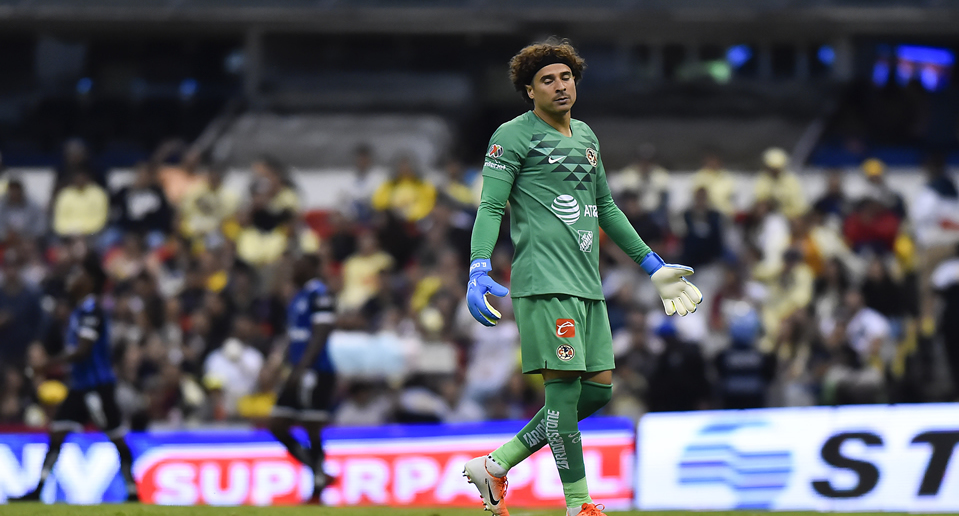Guillermo Ochoa se lamenta tras el empate (IMAGO7)