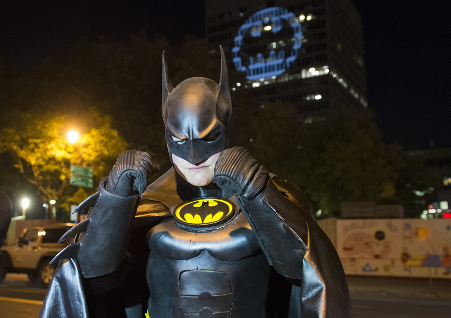 Los aficionados celebraron 80 años de Batman. (Foto: AP)
