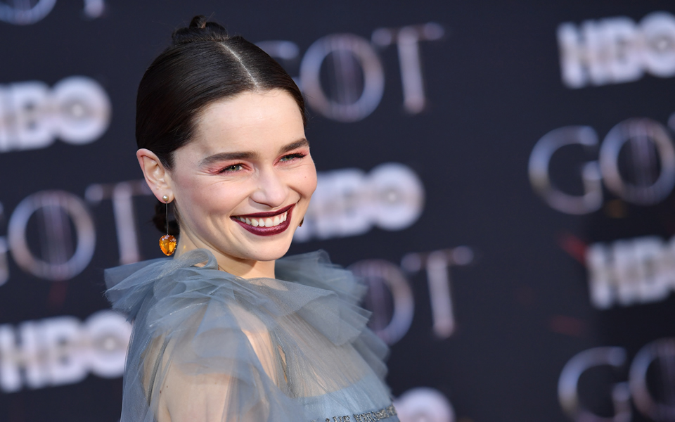 Emilia Clarke lució sonriente (AFP)