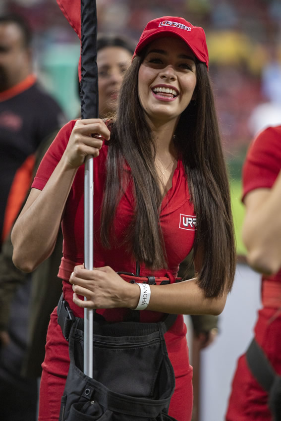 Sonrisas, miradas y figuras hermosas nos regalan las Chicas de la Jornada.