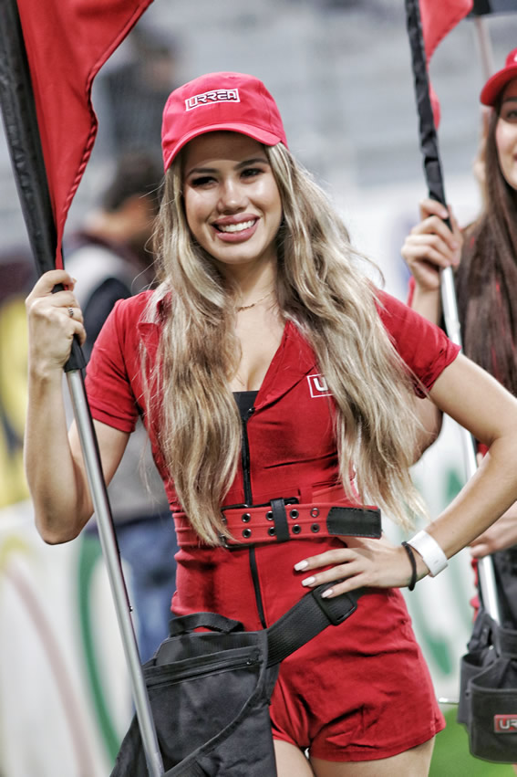 Sonrisas, miradas y figuras hermosas nos regalan las Chicas de la Jornada.