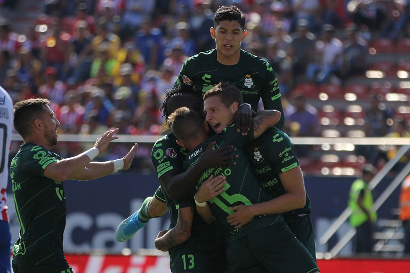 Los jugadores de Santos en plena celebración. (Foto: Imago7)