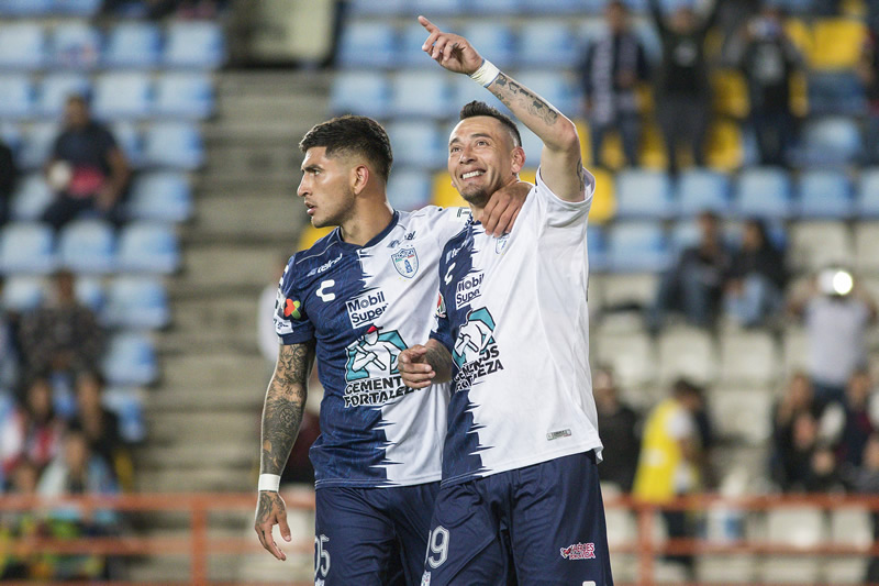 Sambueza celebra el cuarto gol de los Tuzos. (Foto: Imago7)