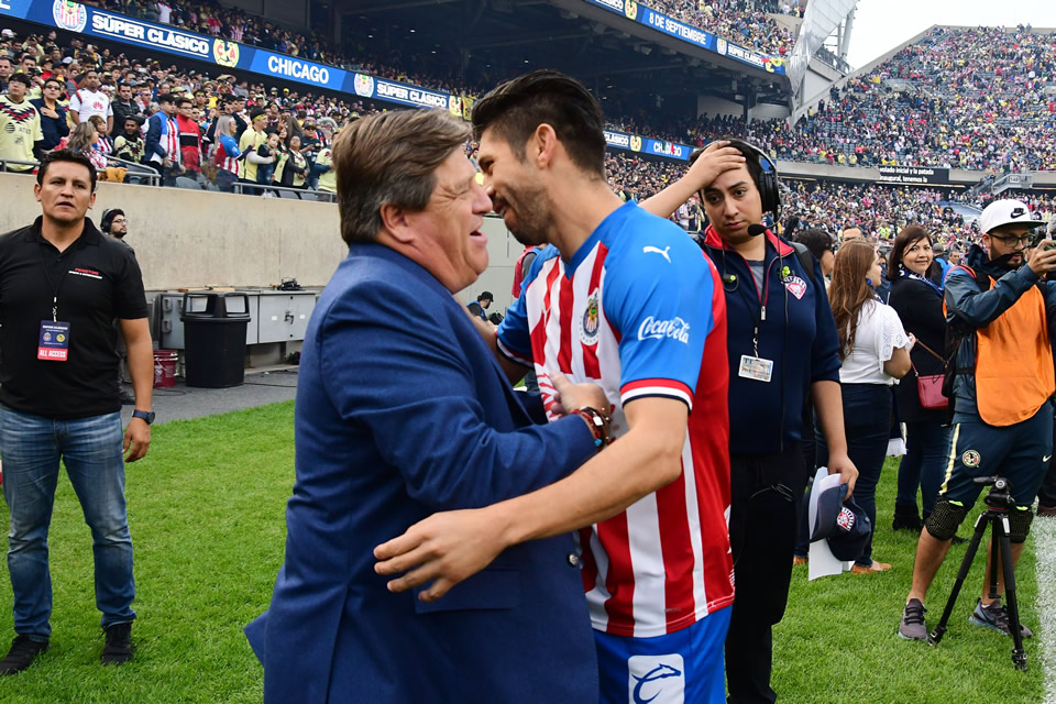 Oribe ya se enfrentó al América vistiendo la playera de Chivas (FOTO: Mexsport)