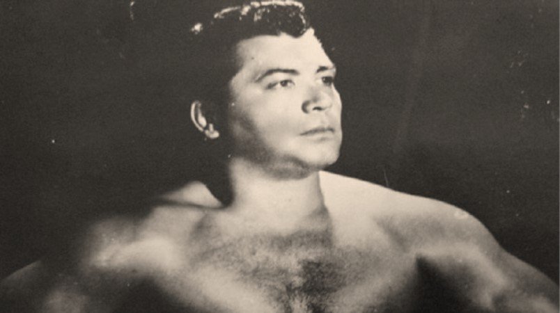 Bobby Bonales ante el Santo (10 Aniversario) (Foto: CMLL)