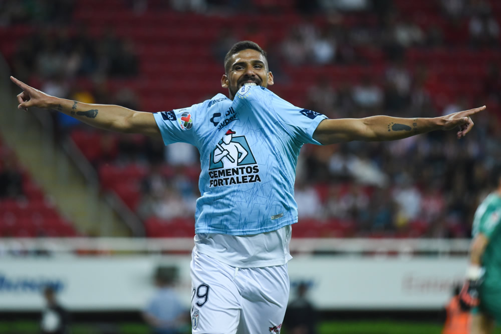 Jara marcó dos en la noche del Akron (FOTO: Imago7)