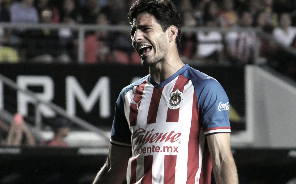 Pollo Briseño se equivocó y condenó a Chivas ante Pachuca. (Imago7)