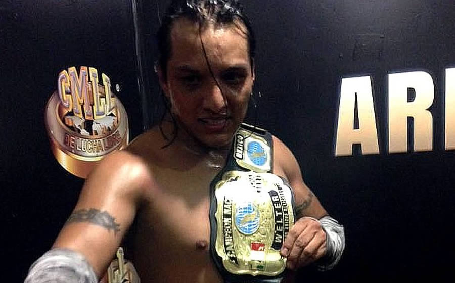 Rey Cometa ante Bárbaro Cavernario (81) (Foto: CMLL)