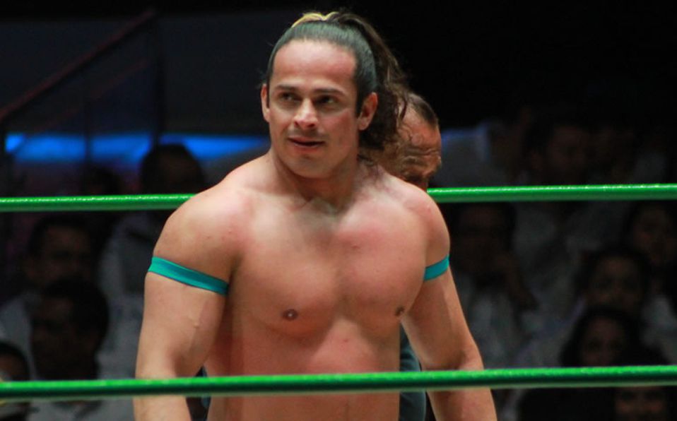 Volador Jr. ante Bárbaro Cavernario y Rush (85) (Foto: MT)